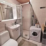 Center, Cozy And Convenient With Sauna レヴィ