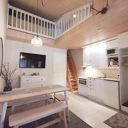 아파트 Center, Cozy And Convenient With Sauna